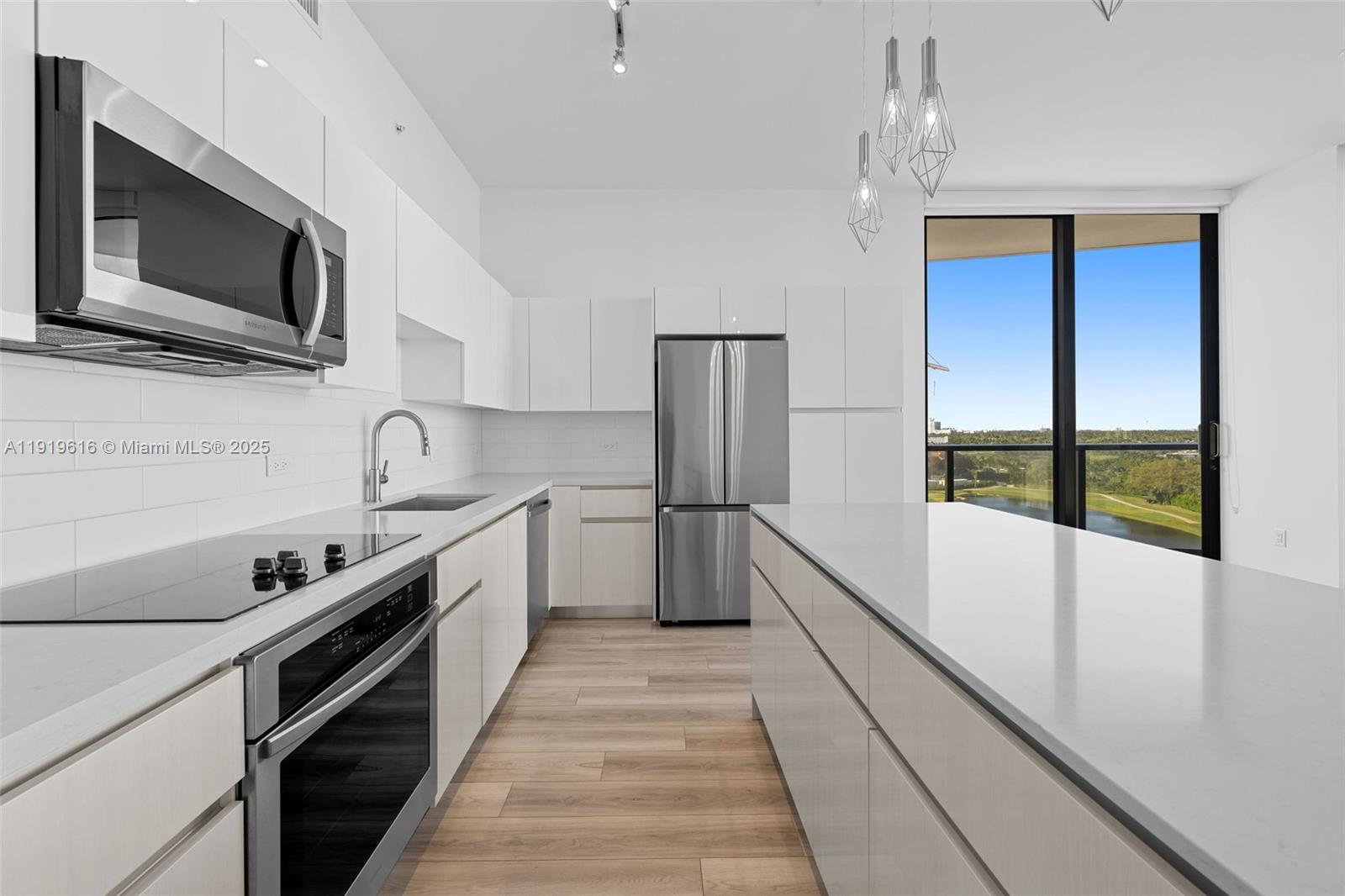 101 Diplomat Pkwy # 901