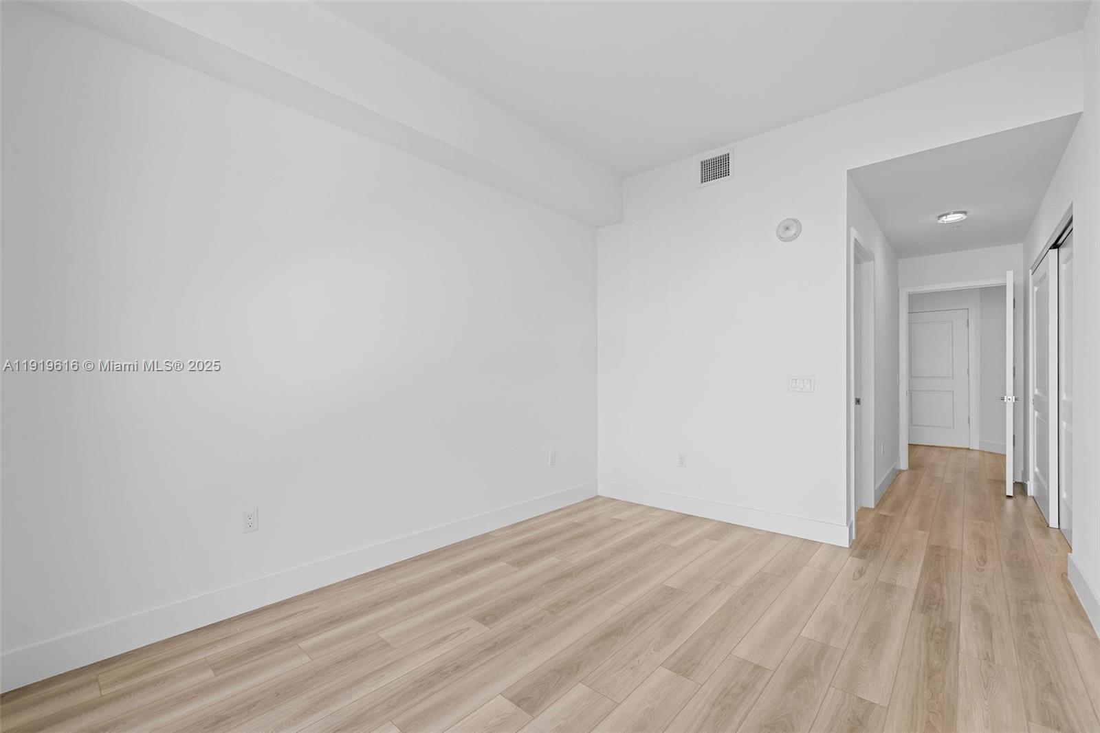 101 Diplomat Pkwy # 901