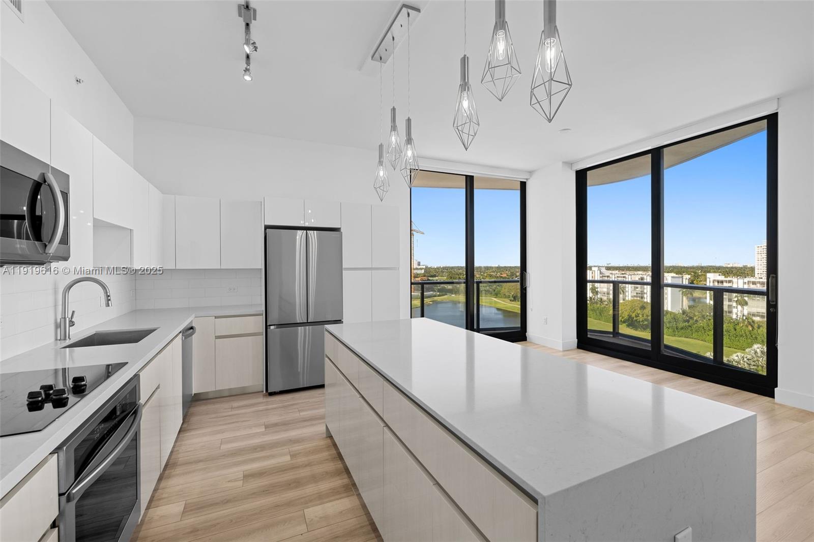 101 Diplomat Pkwy # 901