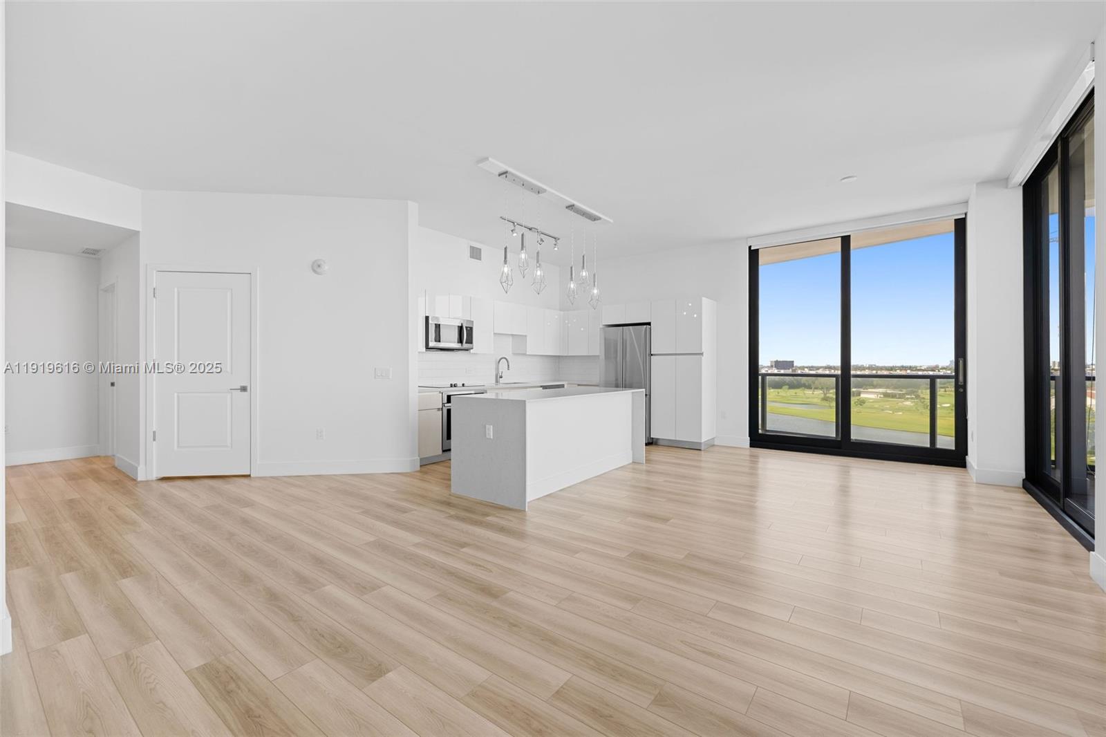 101 Diplomat Pkwy # 901