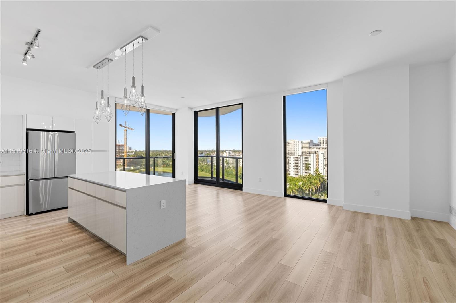 101 Diplomat Pkwy # 901