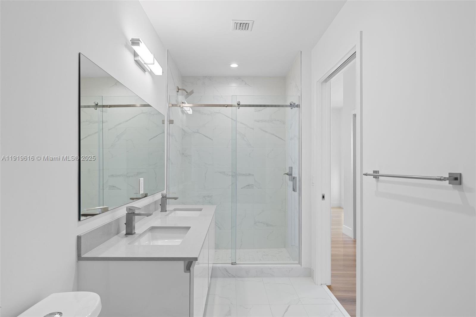 101 Diplomat Pkwy # 901