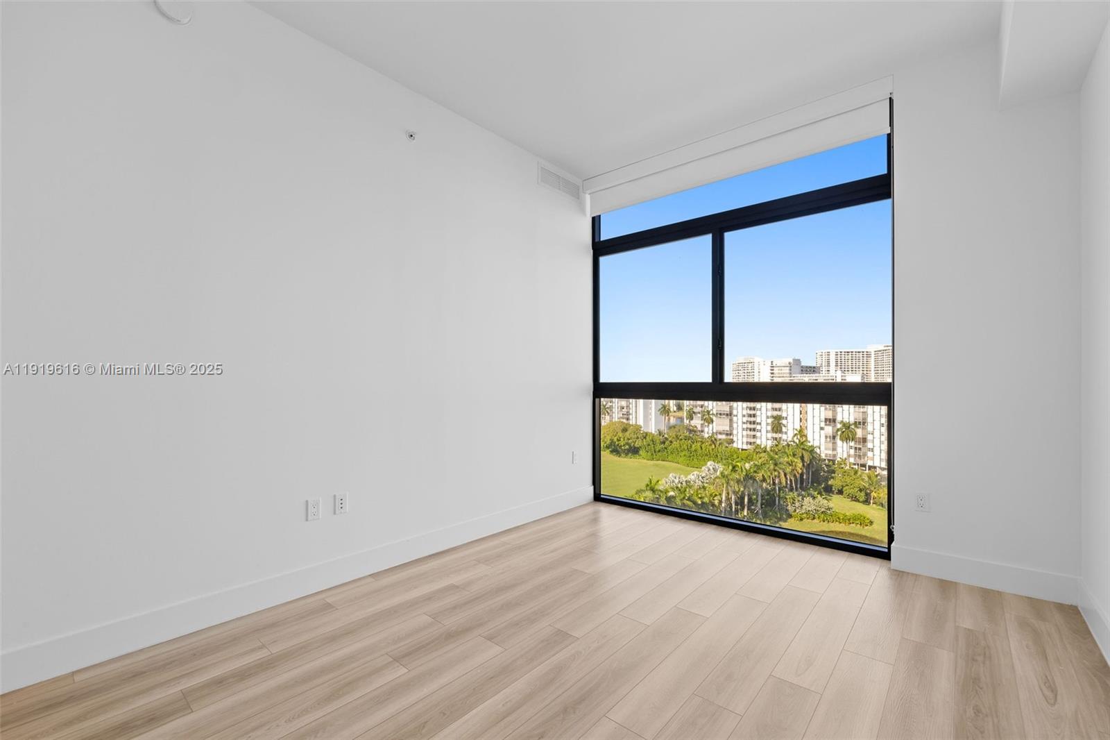 101 Diplomat Pkwy # 901