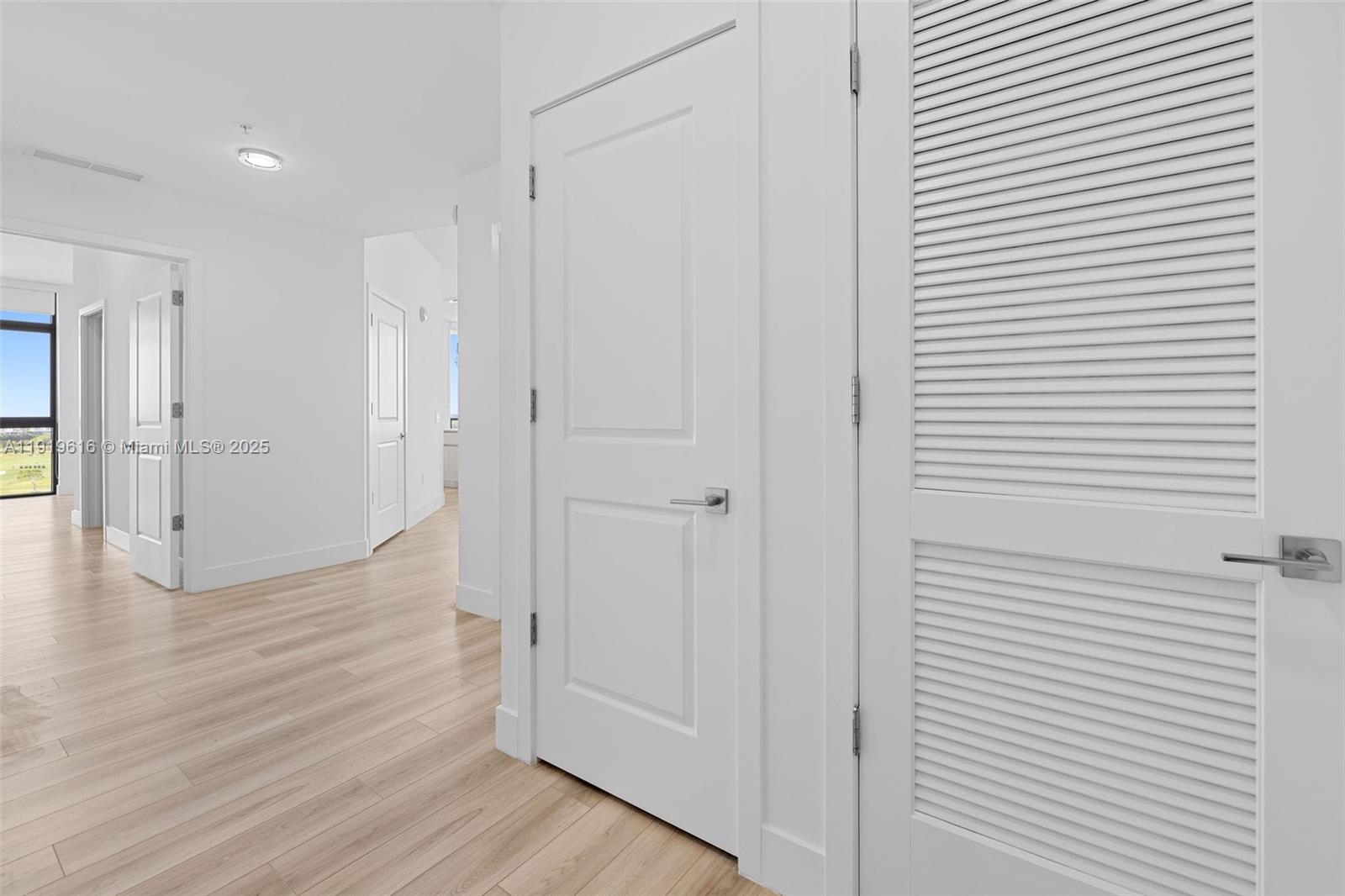 101 Diplomat Pkwy # 901