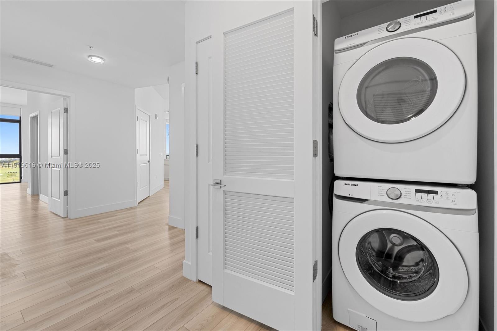 101 Diplomat Pkwy # 901