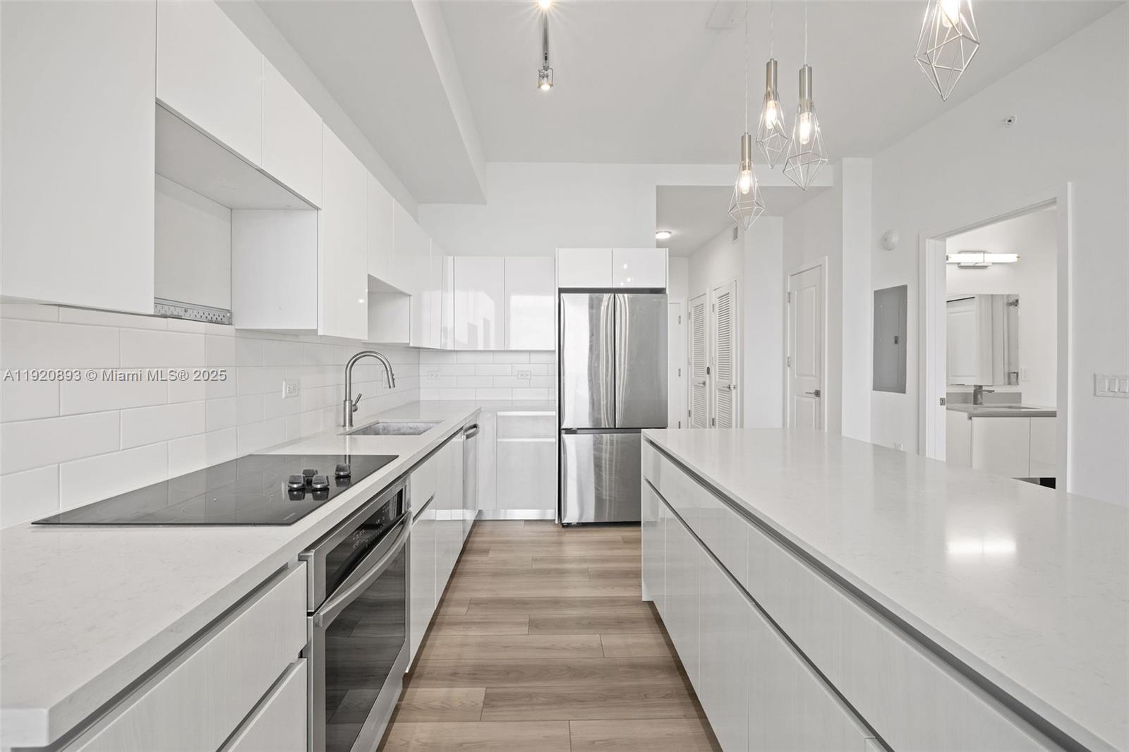 101 Diplomat Pkwy # 2605