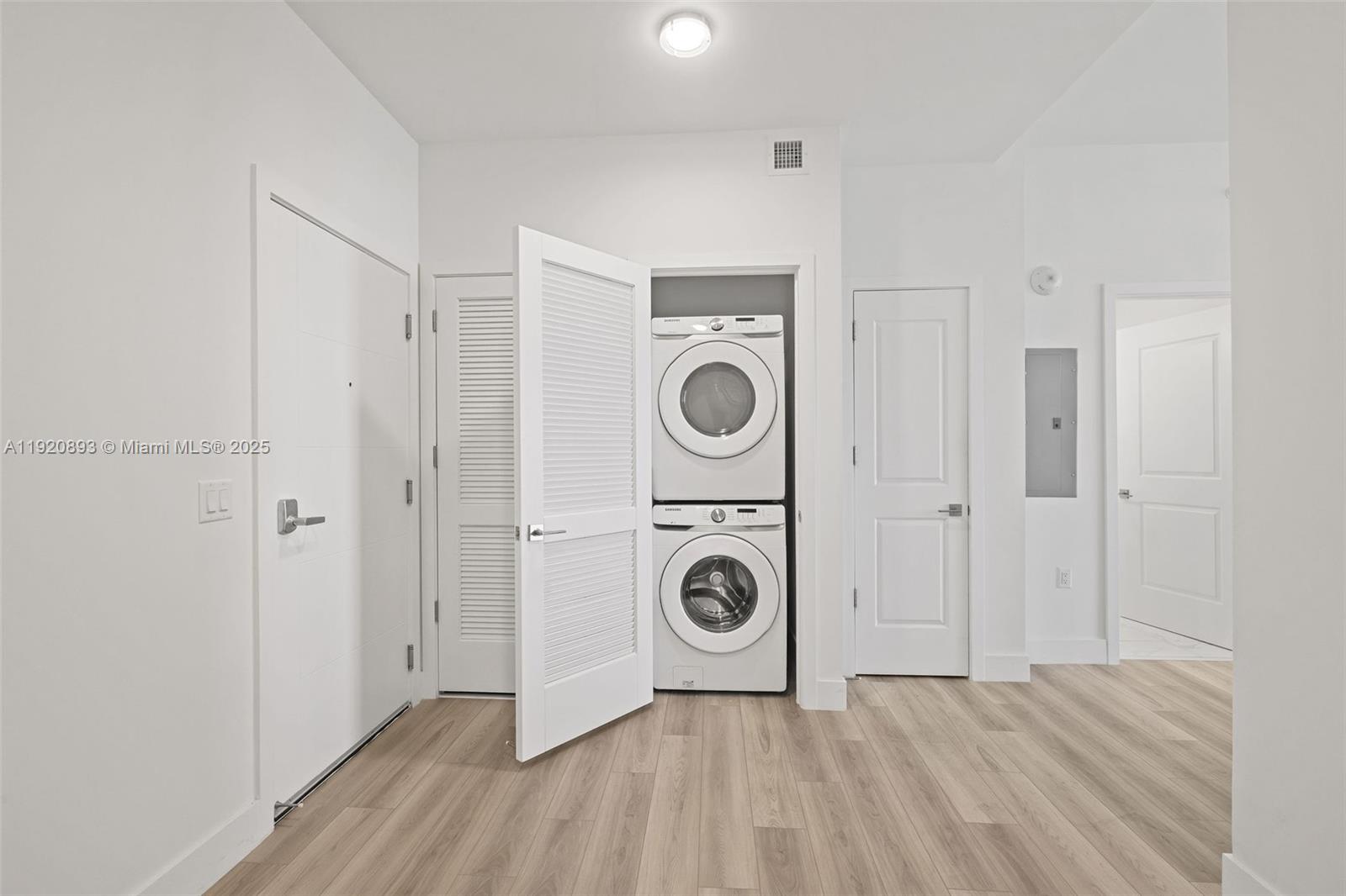 101 Diplomat Pkwy # 2605