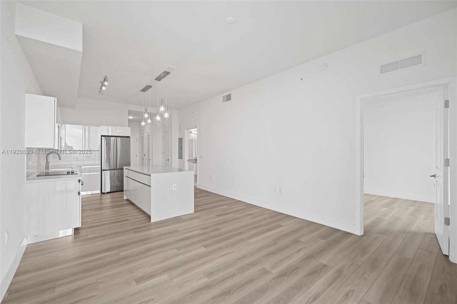 101 Diplomat Pkwy # 2605