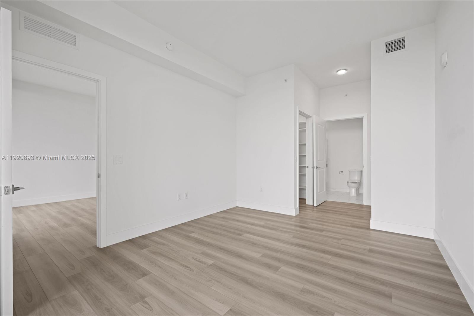 101 Diplomat Pkwy # 2605