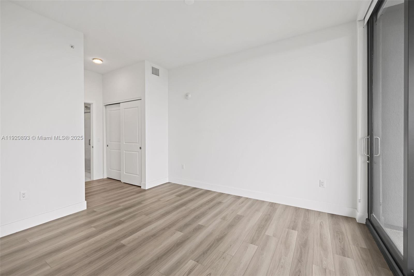 101 Diplomat Pkwy # 2605