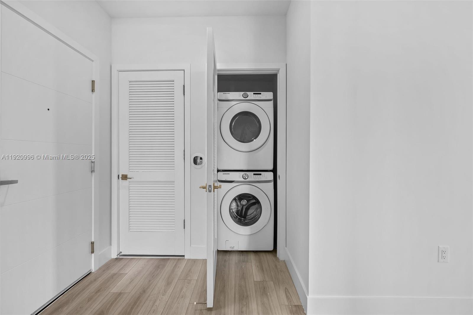 101 Diplomat Pkwy # 2610