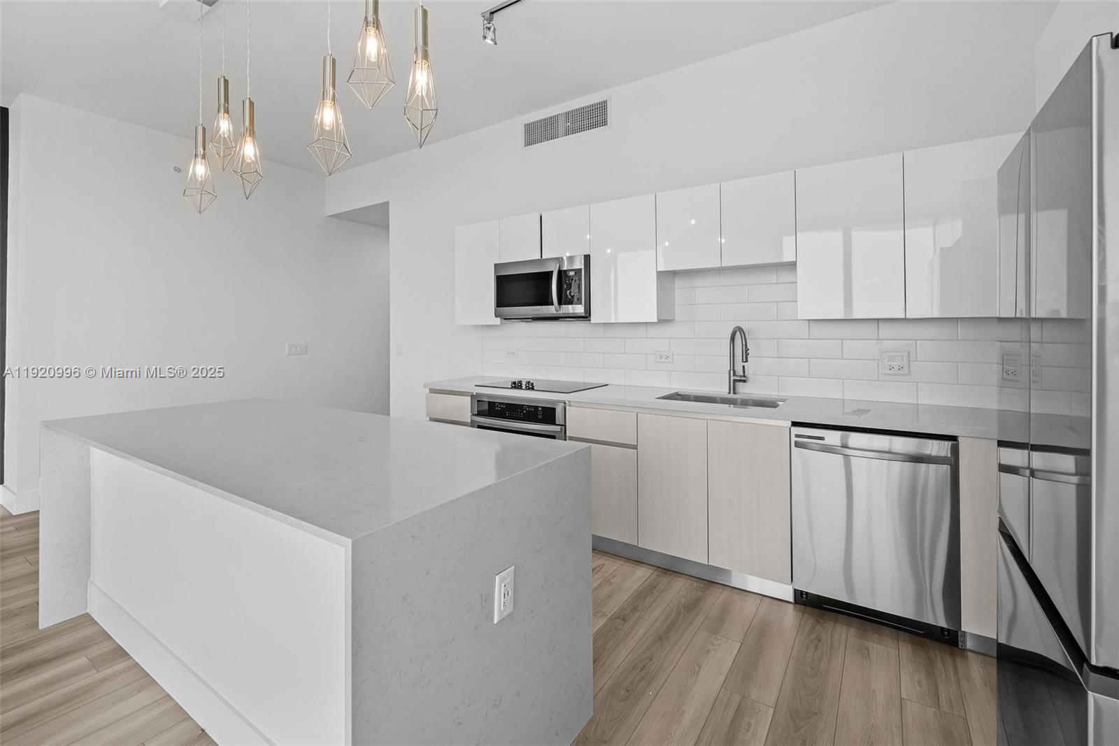 101 Diplomat Pkwy # 2610