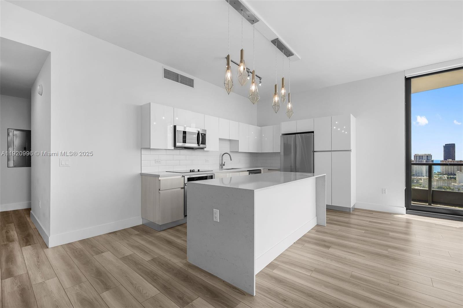 101 Diplomat Pkwy # 2610