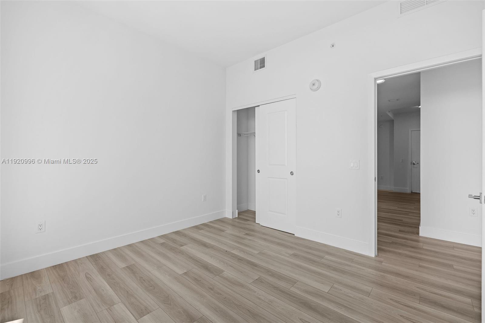 101 Diplomat Pkwy # 2610