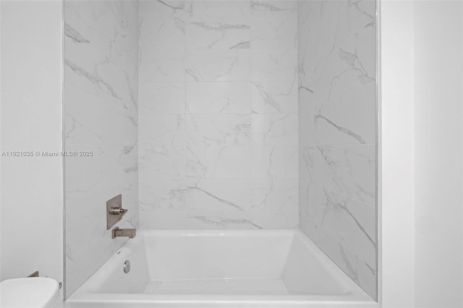 101 Diplomat Pkwy # 911