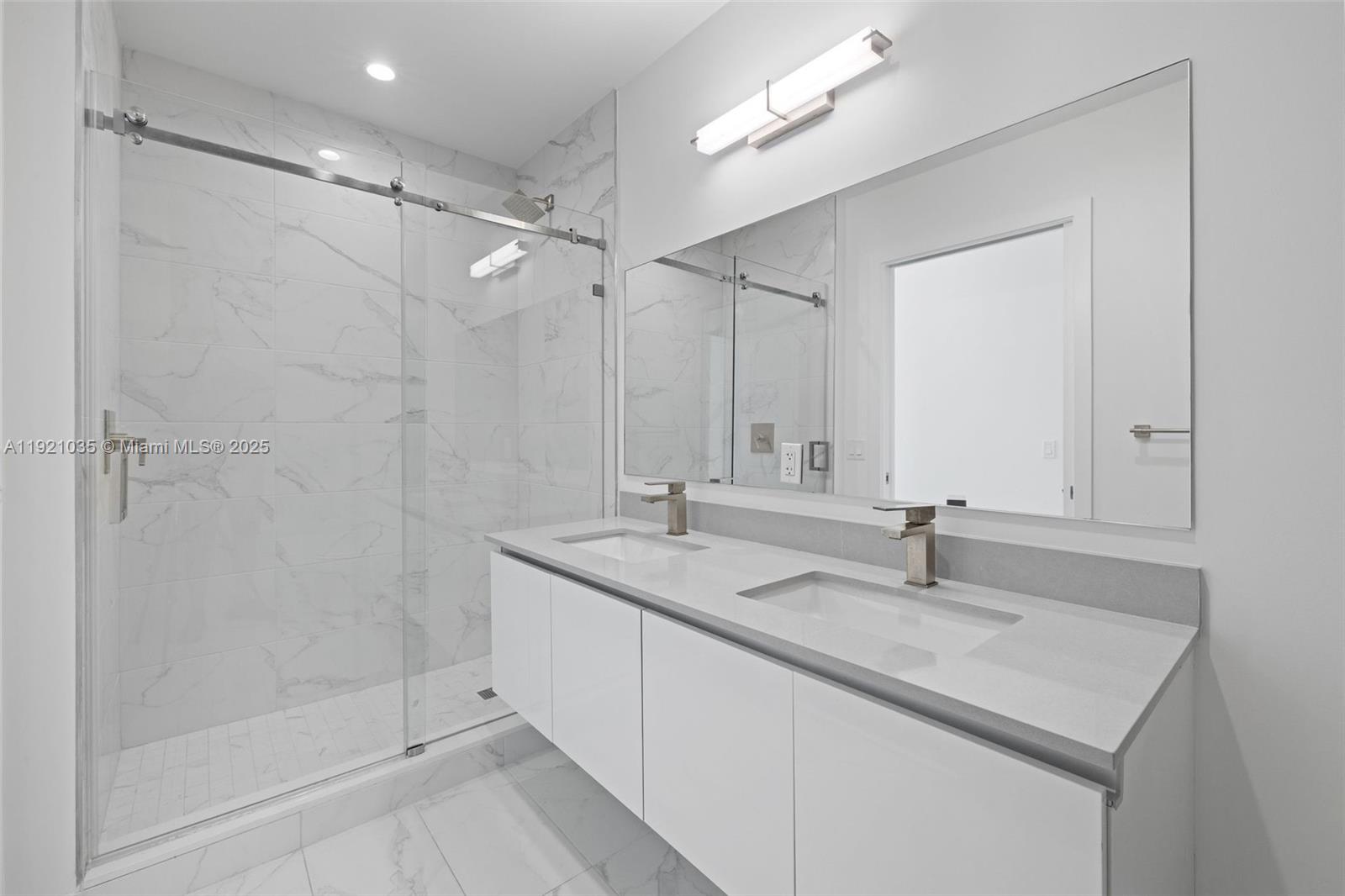 101 Diplomat Pkwy # 911