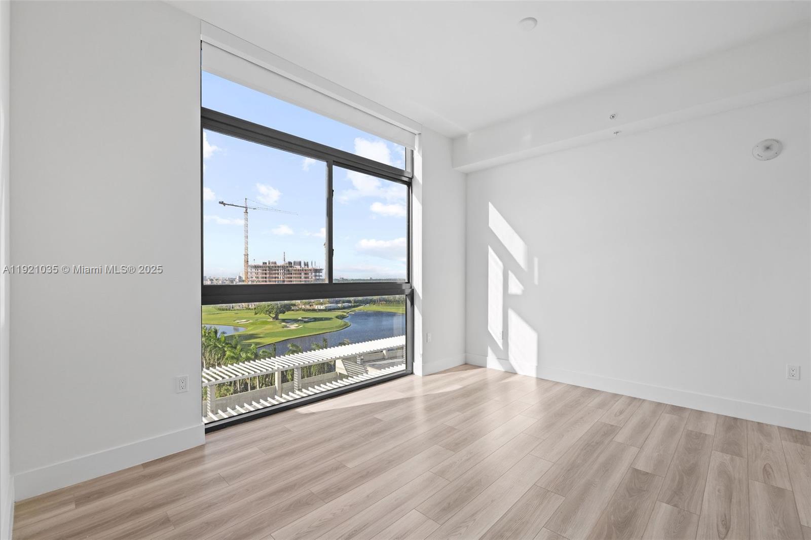 101 Diplomat Pkwy # 911