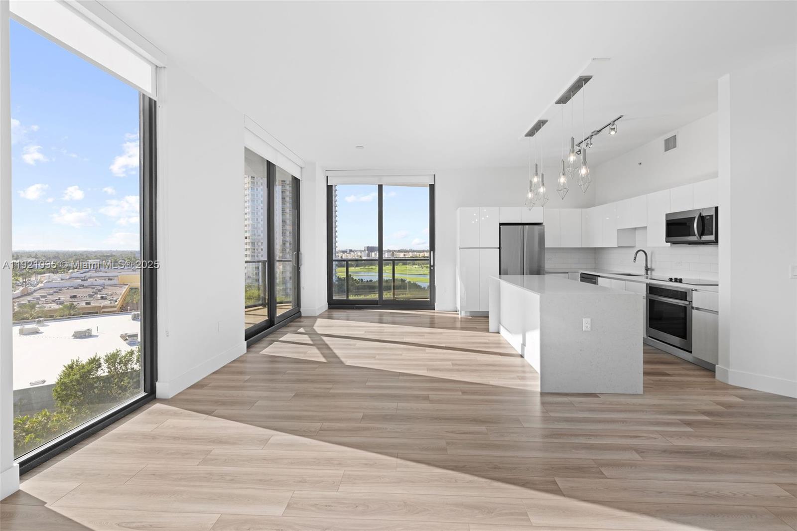 101 Diplomat Pkwy # 911