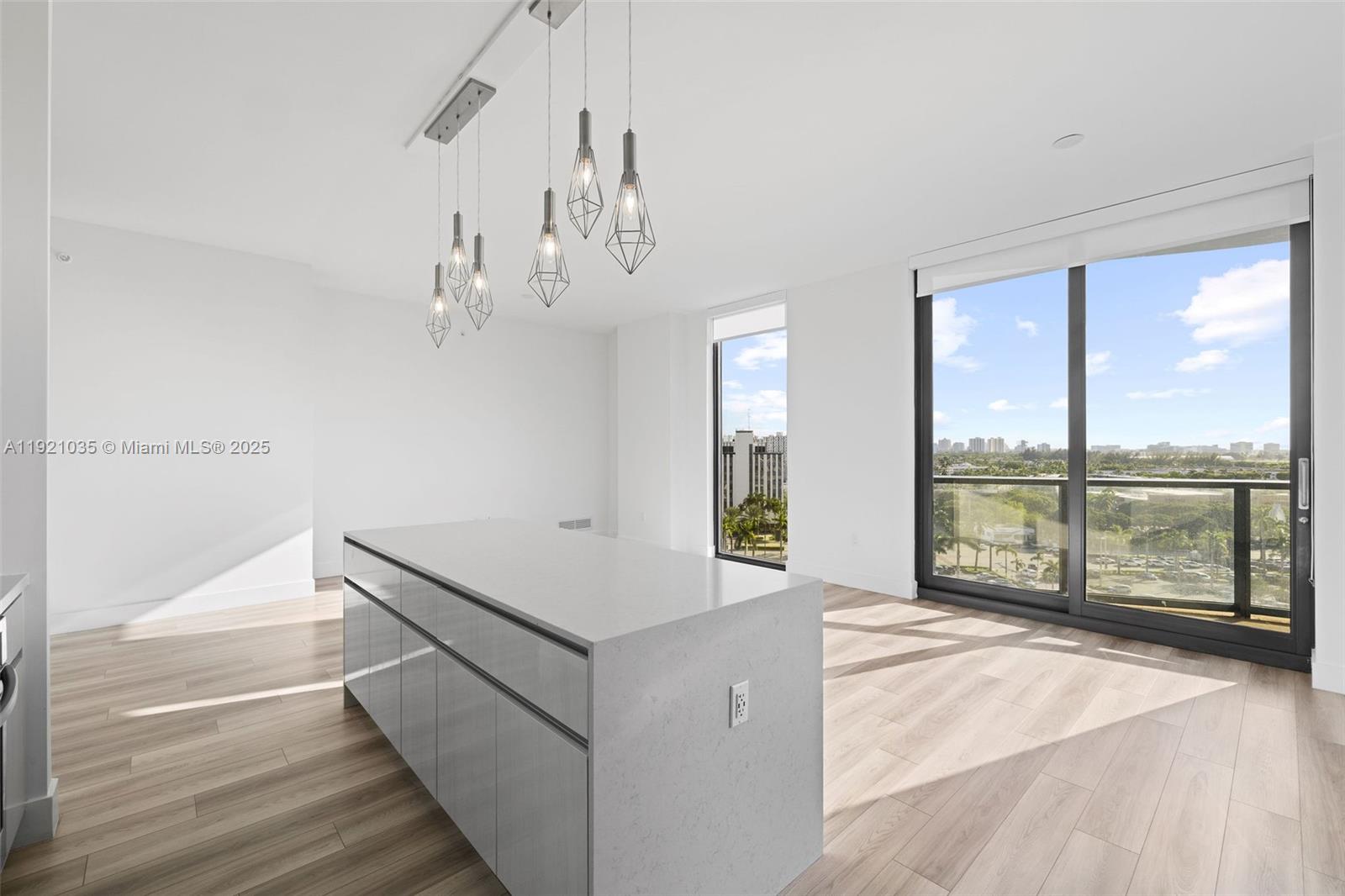 101 Diplomat Pkwy # 911