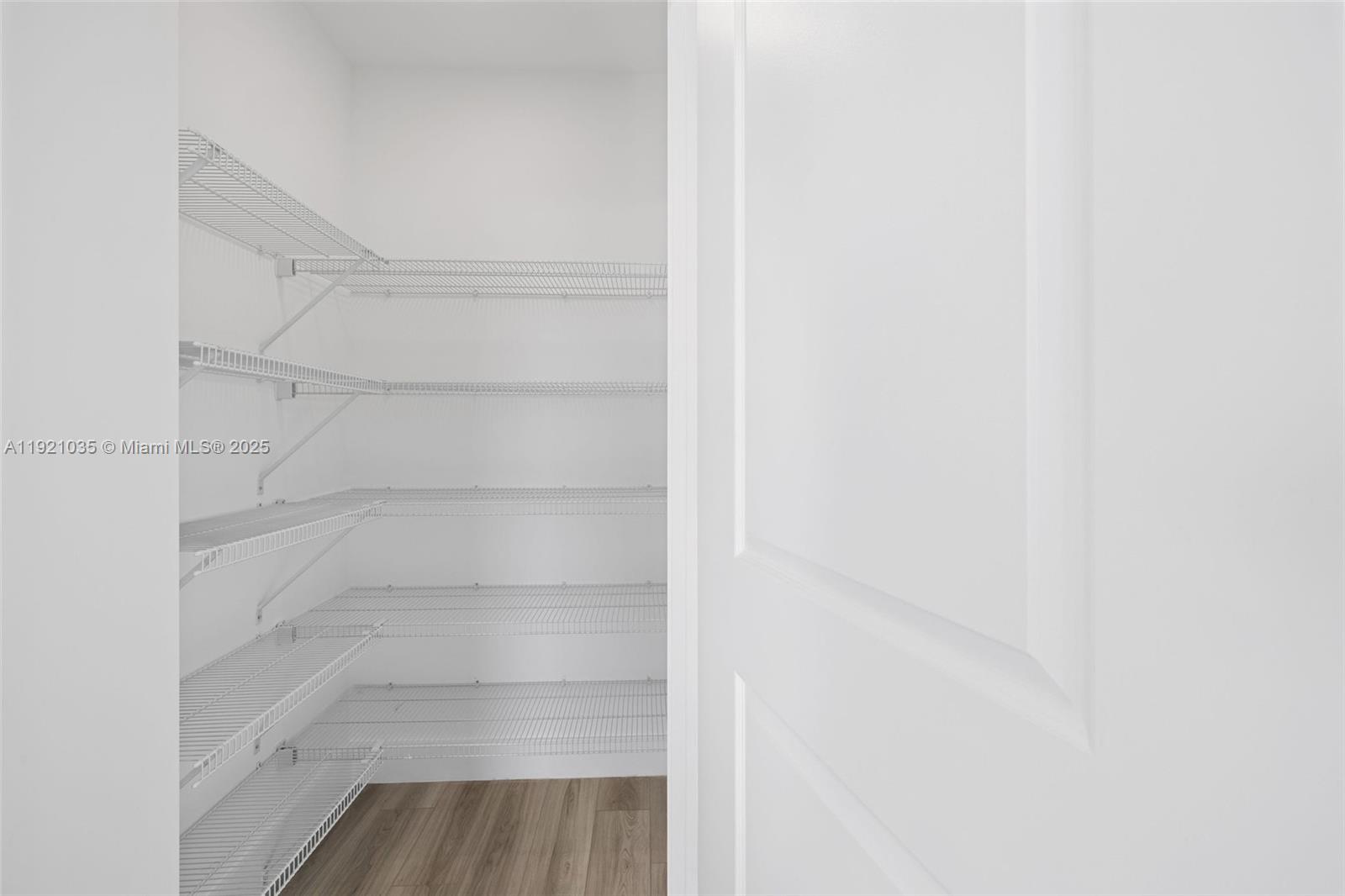 101 Diplomat Pkwy # 911