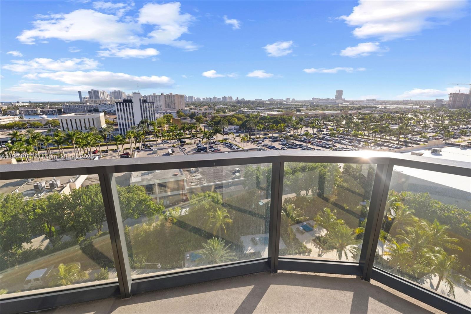 101 Diplomat Pkwy # 911