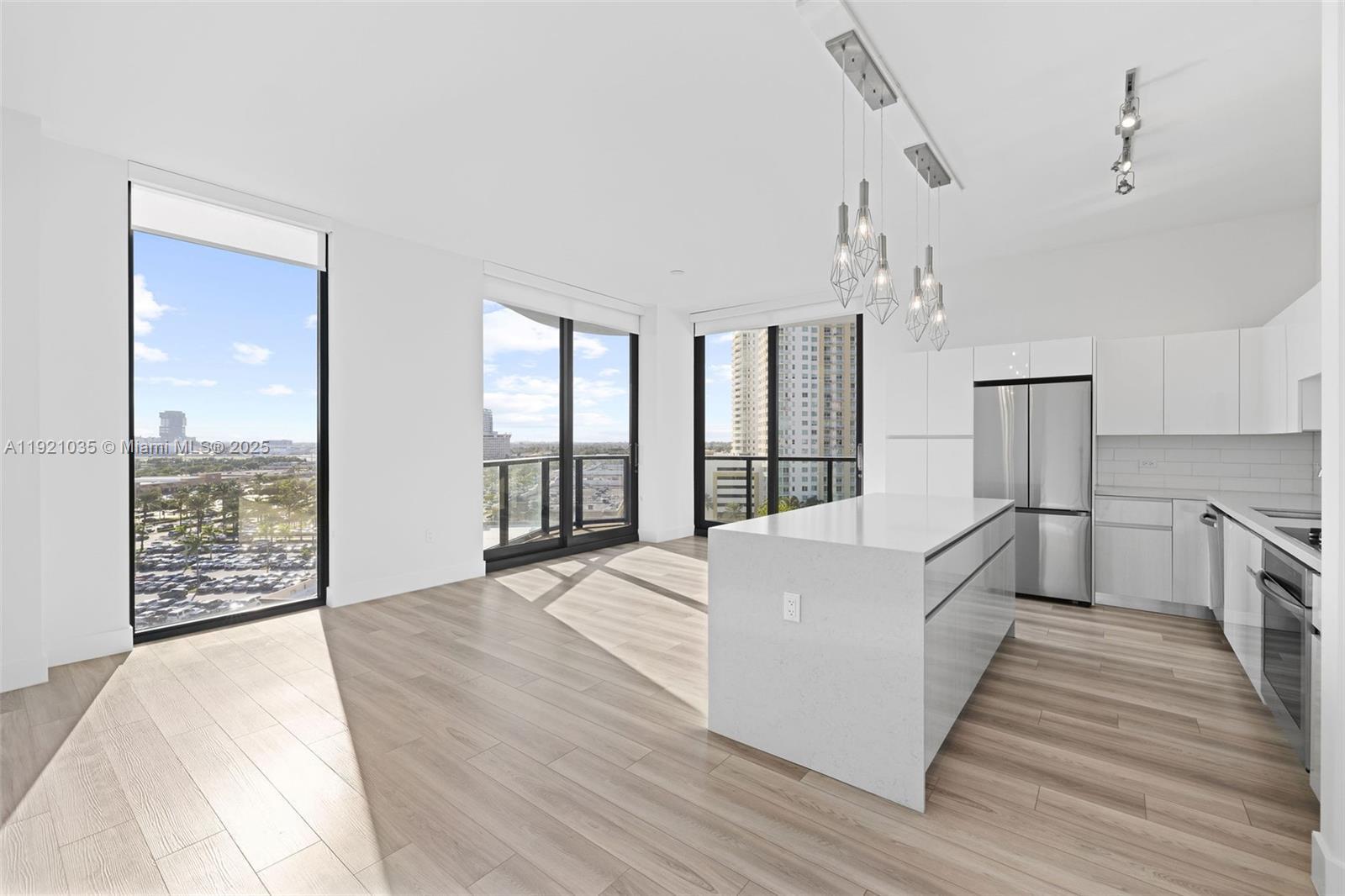 101 Diplomat Pkwy # 911