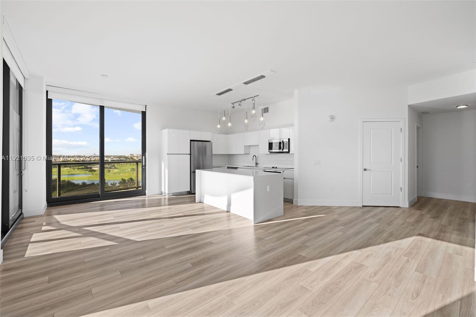 101 Diplomat Pkwy # 911