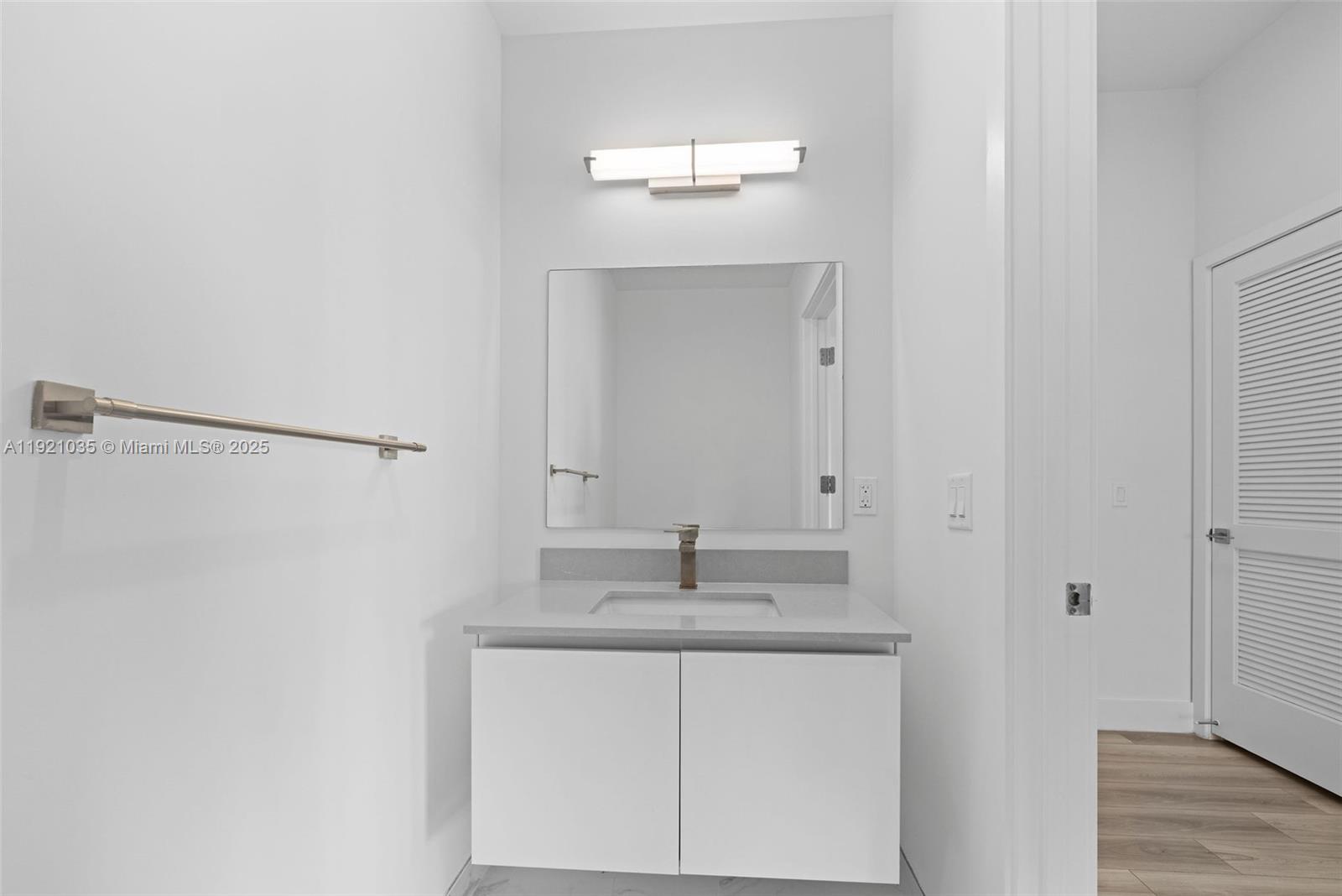 101 Diplomat Pkwy # 911