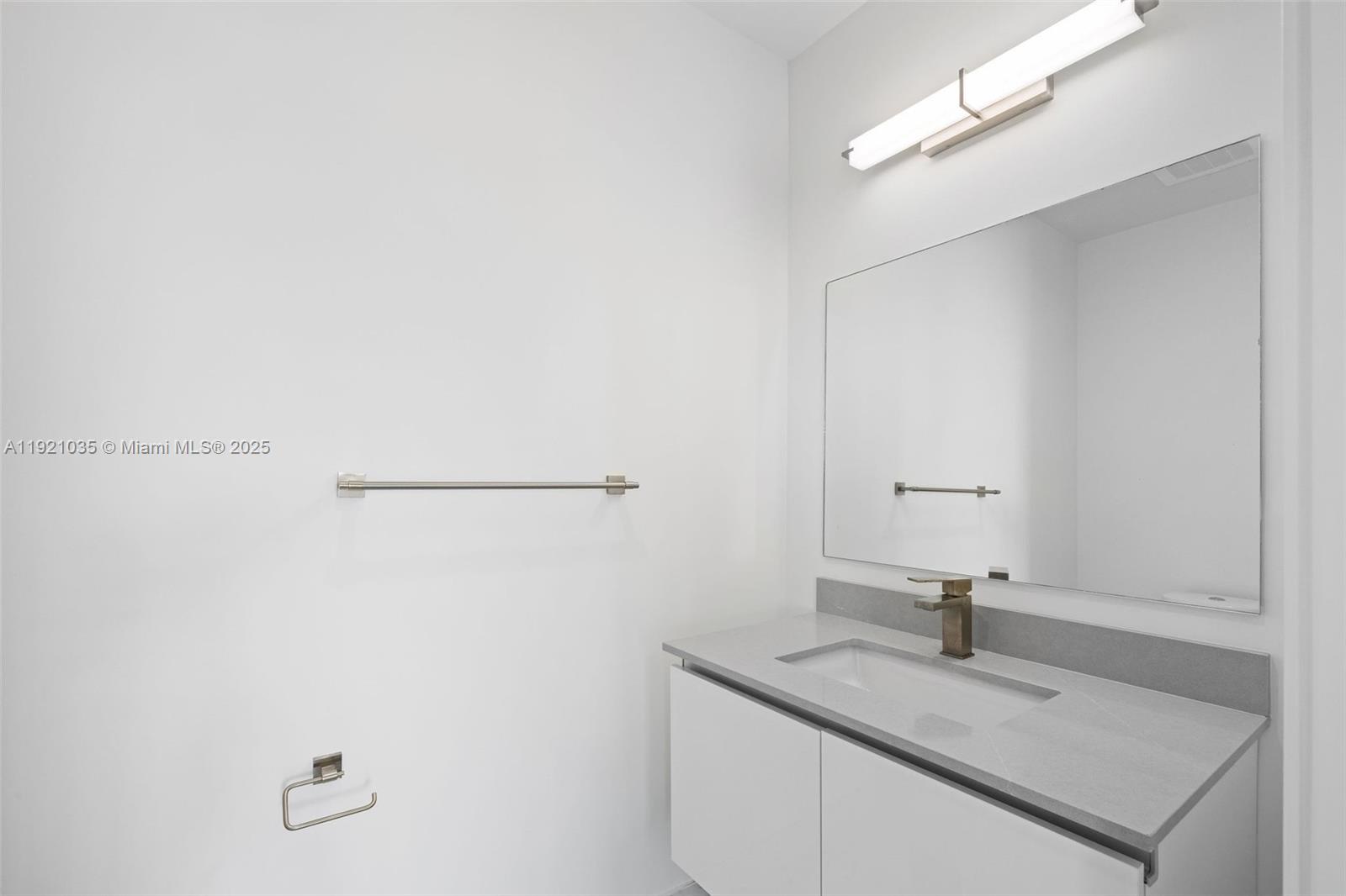 101 Diplomat Pkwy # 911