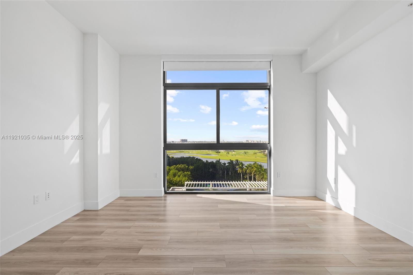 101 Diplomat Pkwy # 911