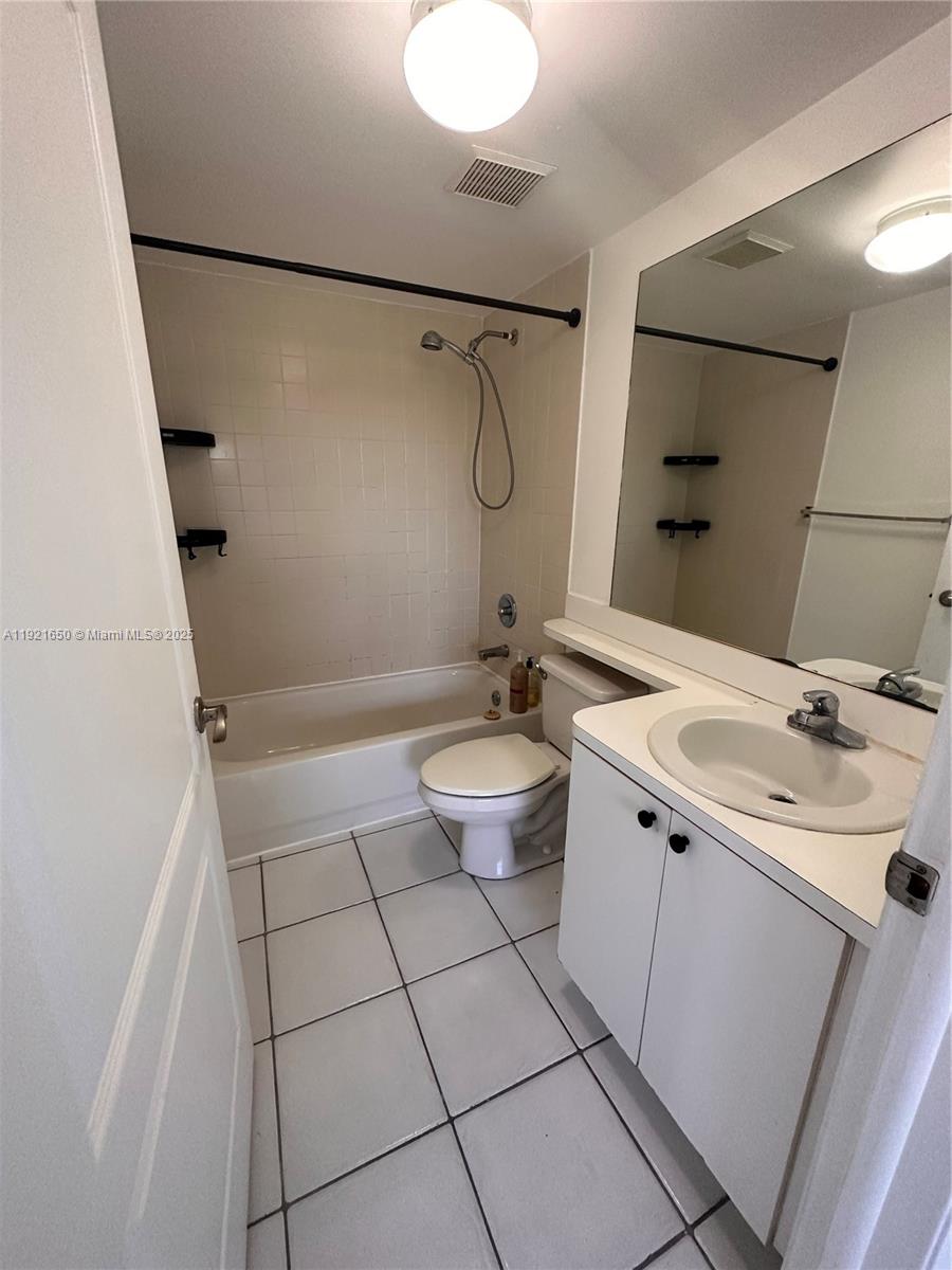 3052 SW 27th Ave # 301