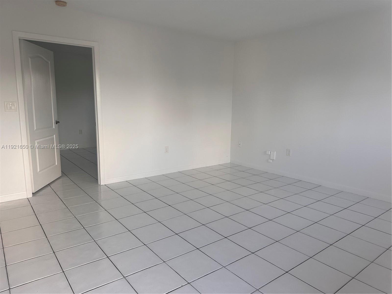 3052 SW 27th Ave # 301