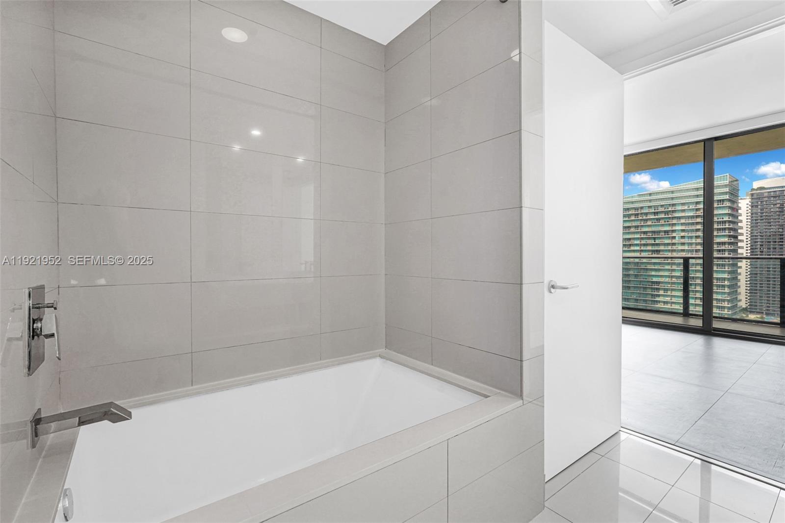 1300 S Miami Ave Unit: 2811