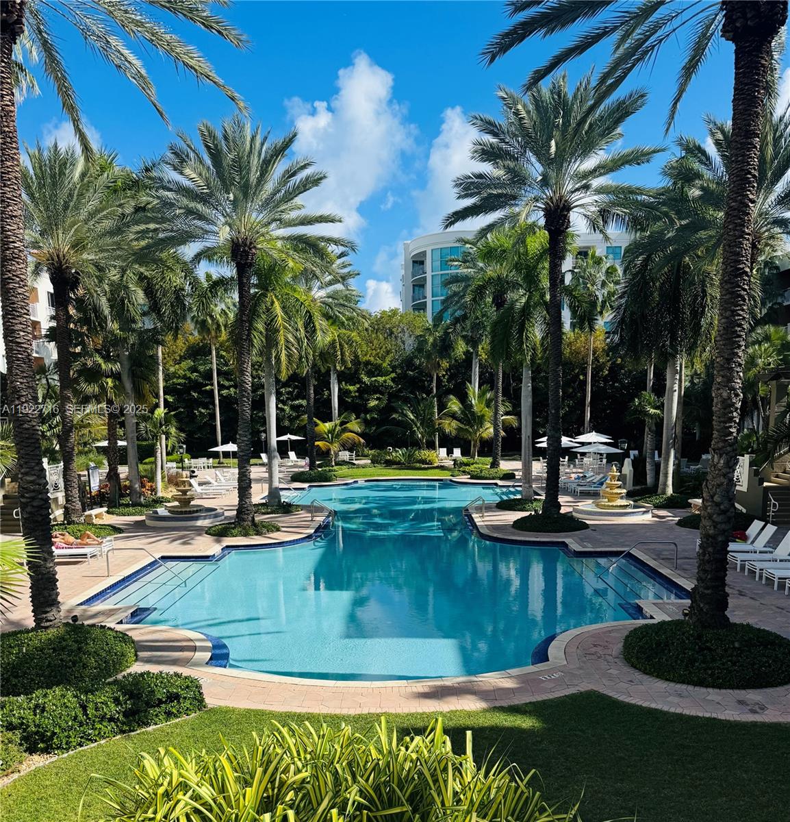 151 Michigan Ave # 525