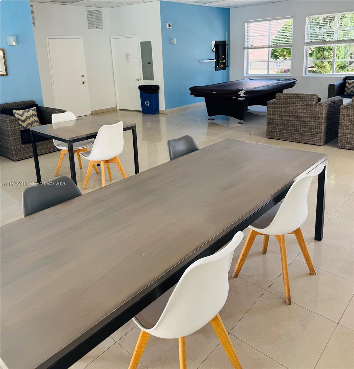 151 Michigan Ave # 525