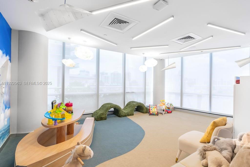 17121 Collins Ave # 903