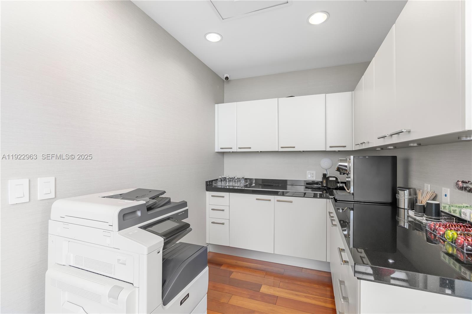 17121 Collins Ave # 903