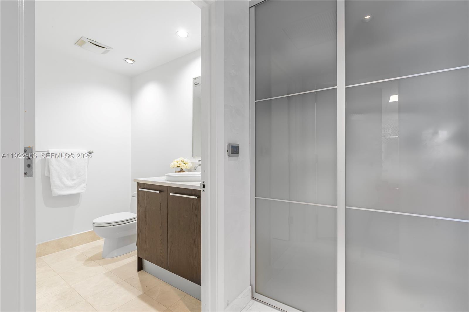 17121 Collins Ave # 903