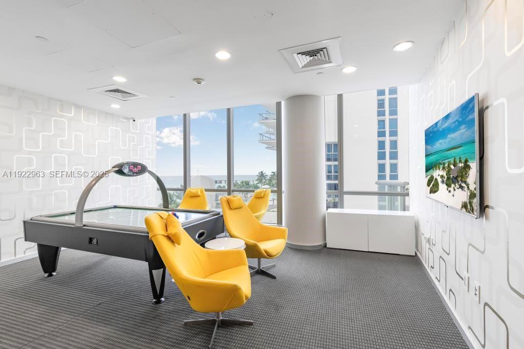 17121 Collins Ave # 903