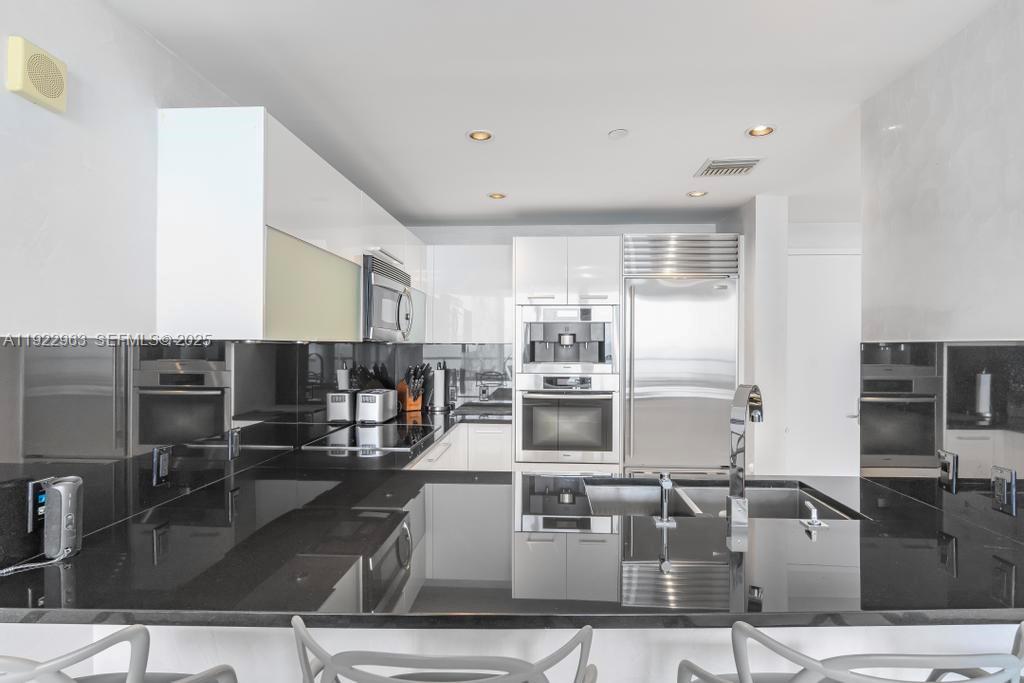 17121 Collins Ave # 903