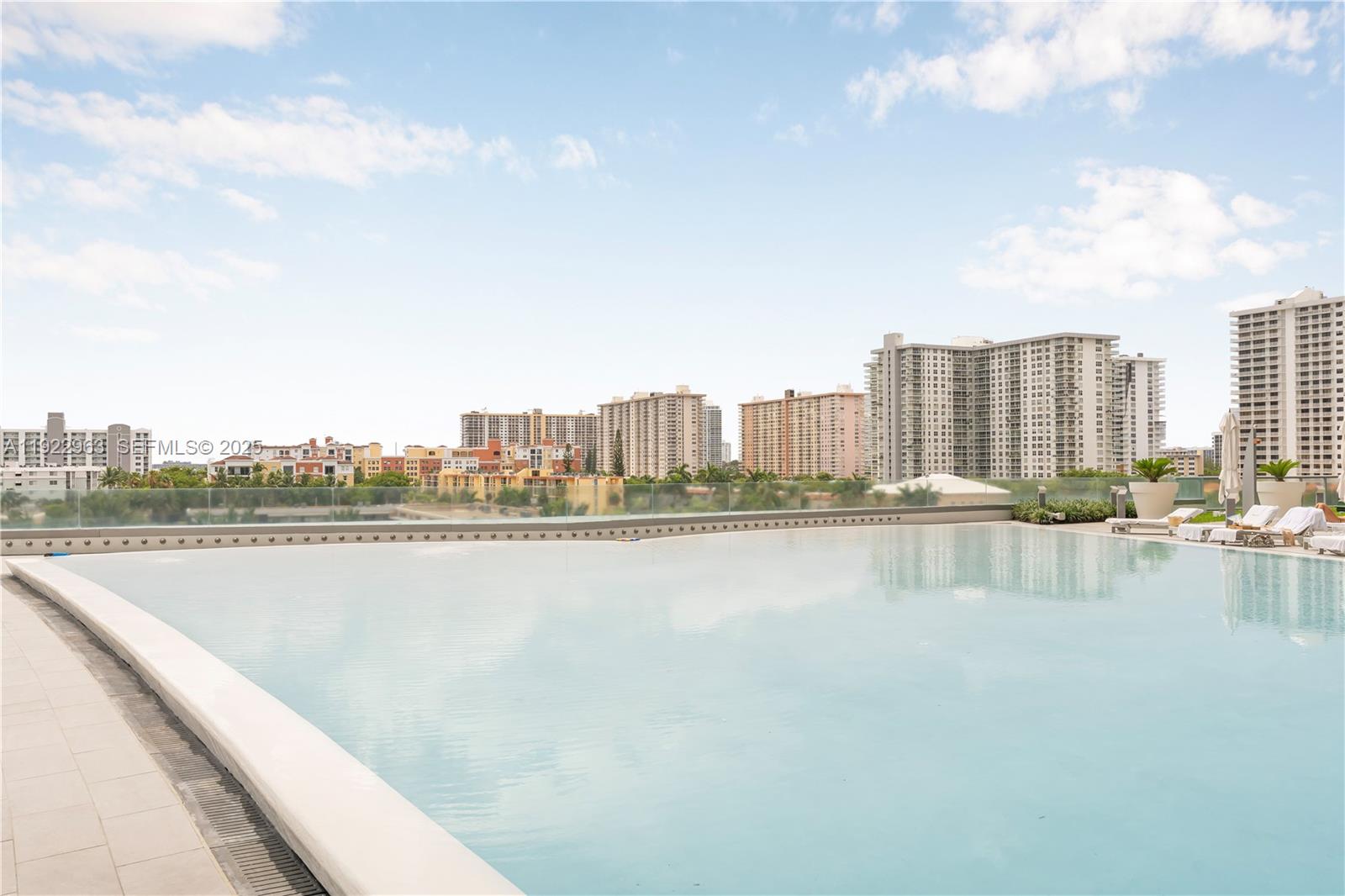 17121 Collins Ave # 903