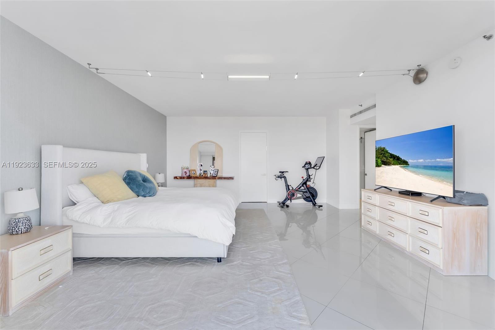 19500 Turnberry Way # 7D