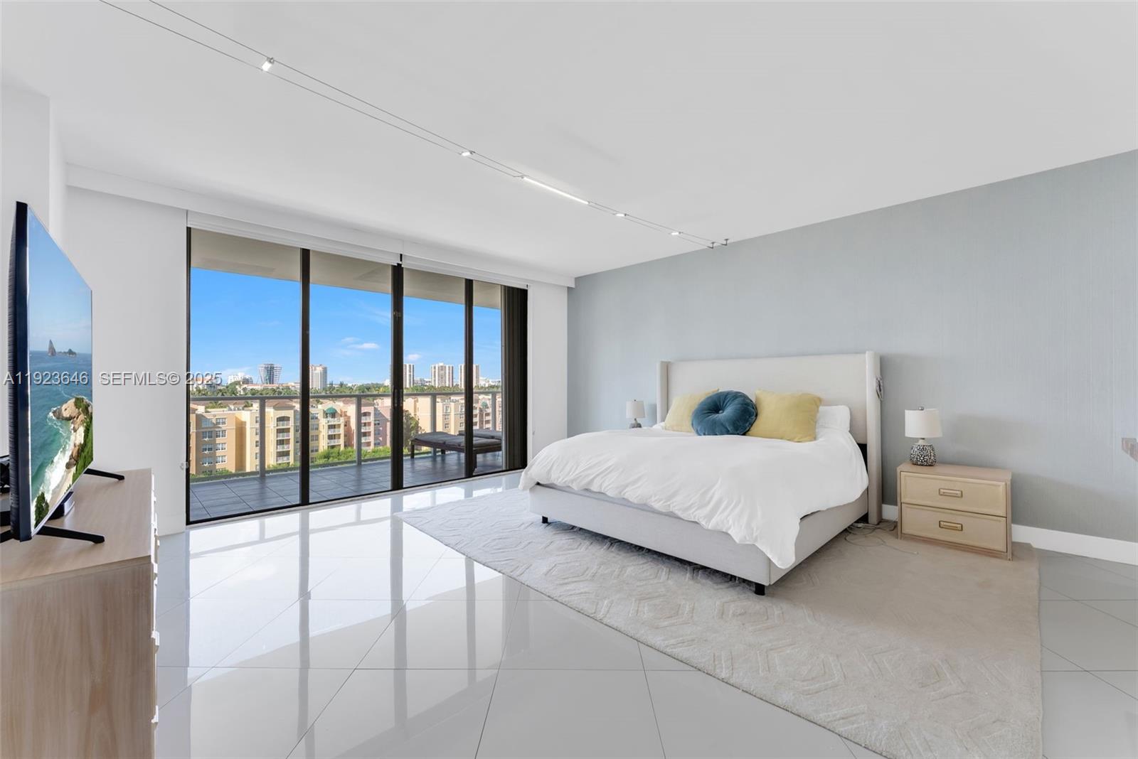 19500 Turnberry Way # 7D