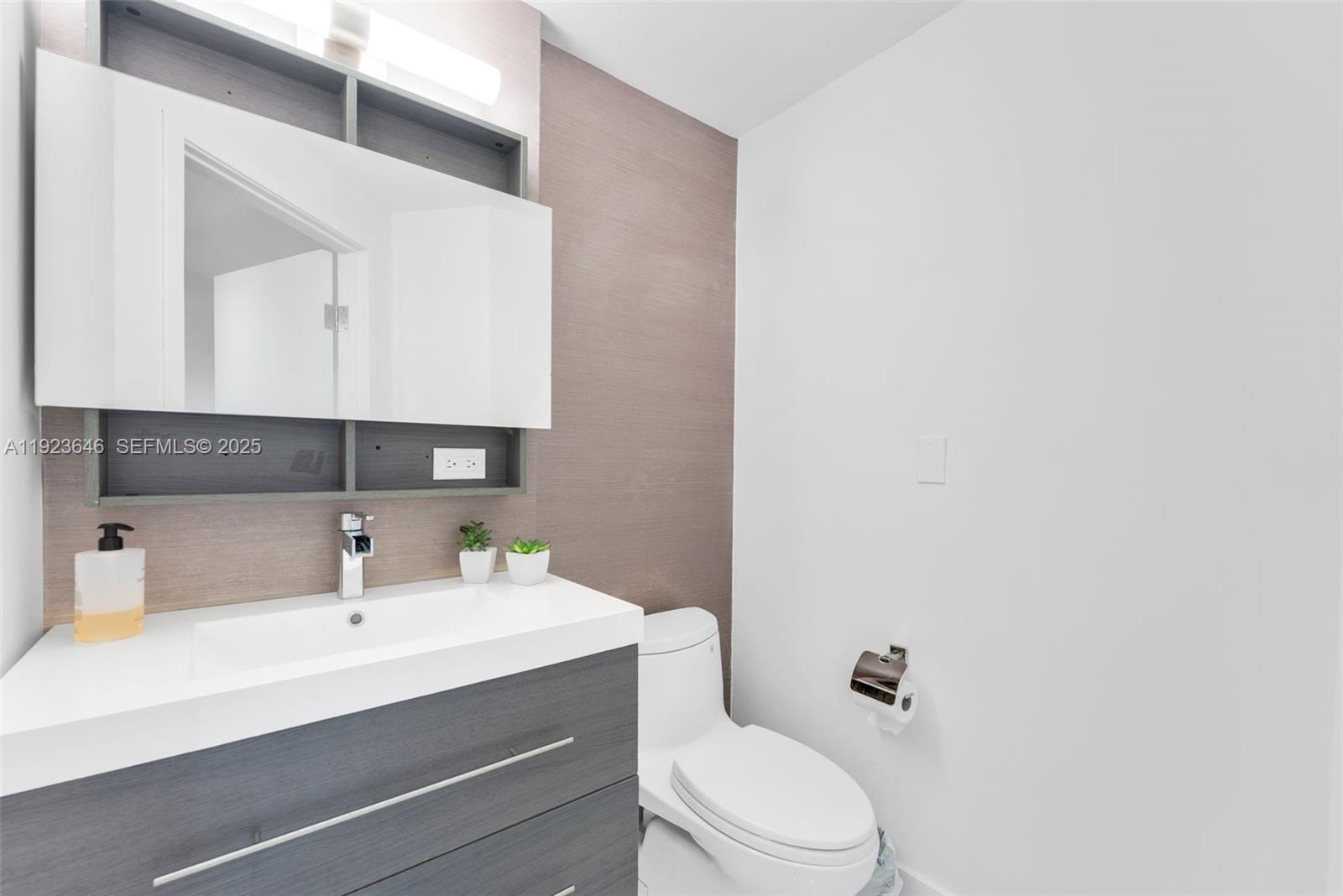 19500 Turnberry Way # 7D