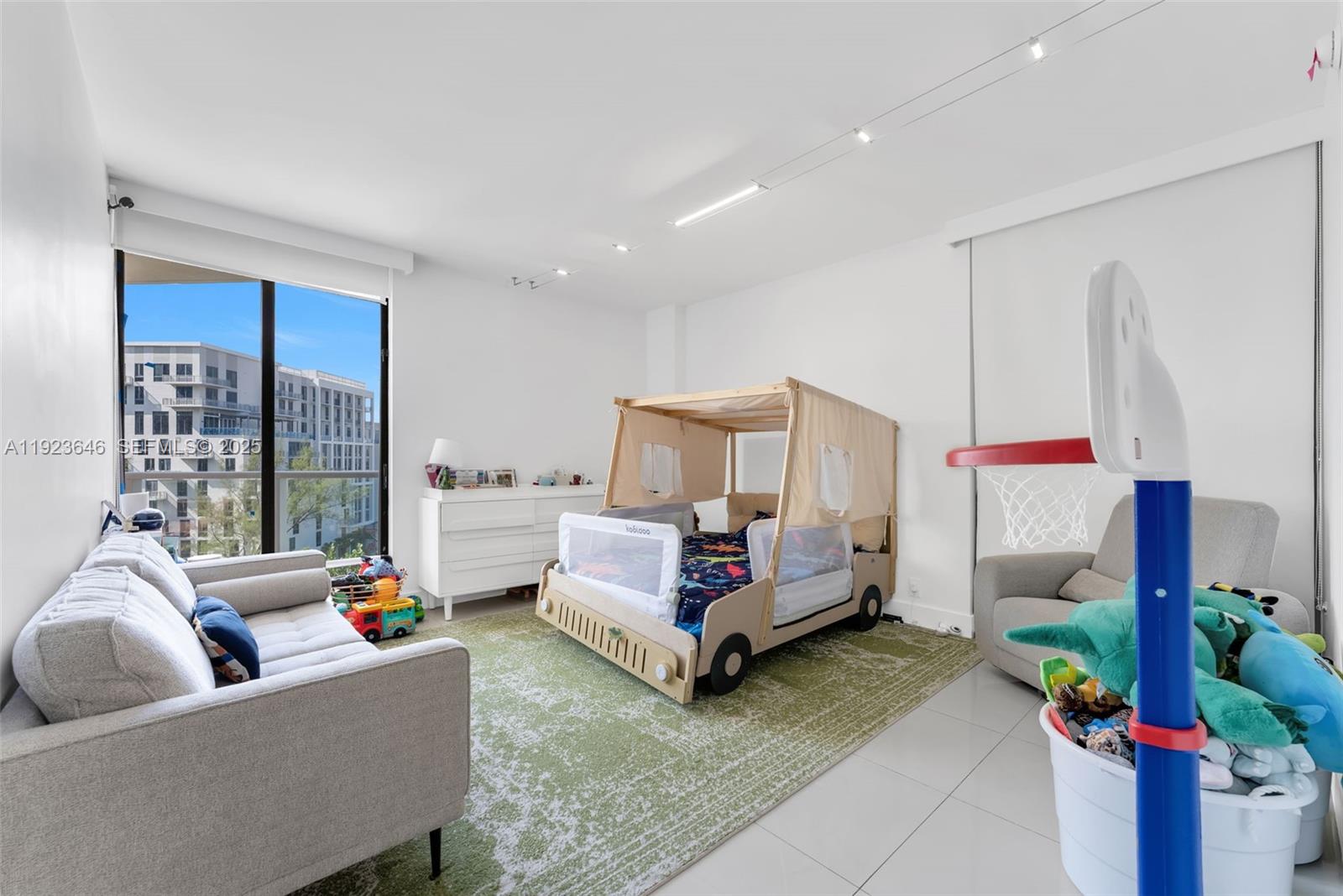 19500 Turnberry Way # 7D