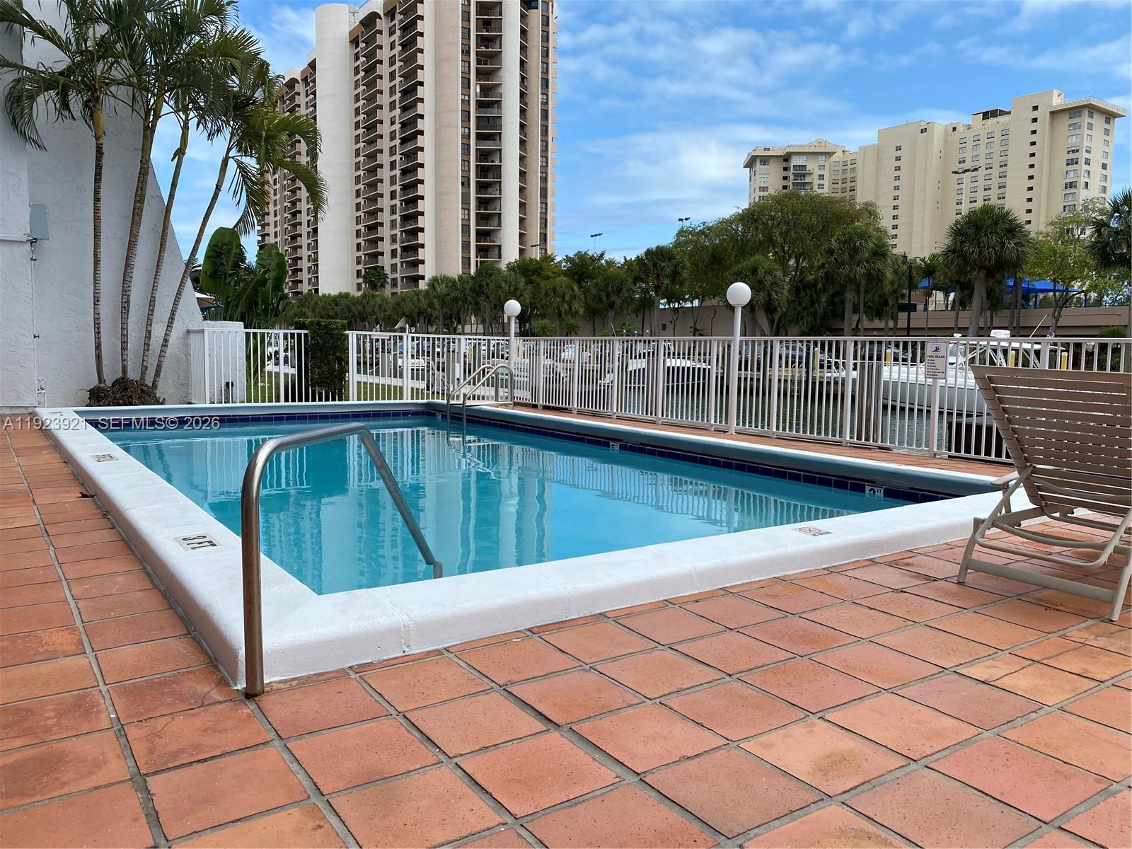 1650 NE 115th St # 405