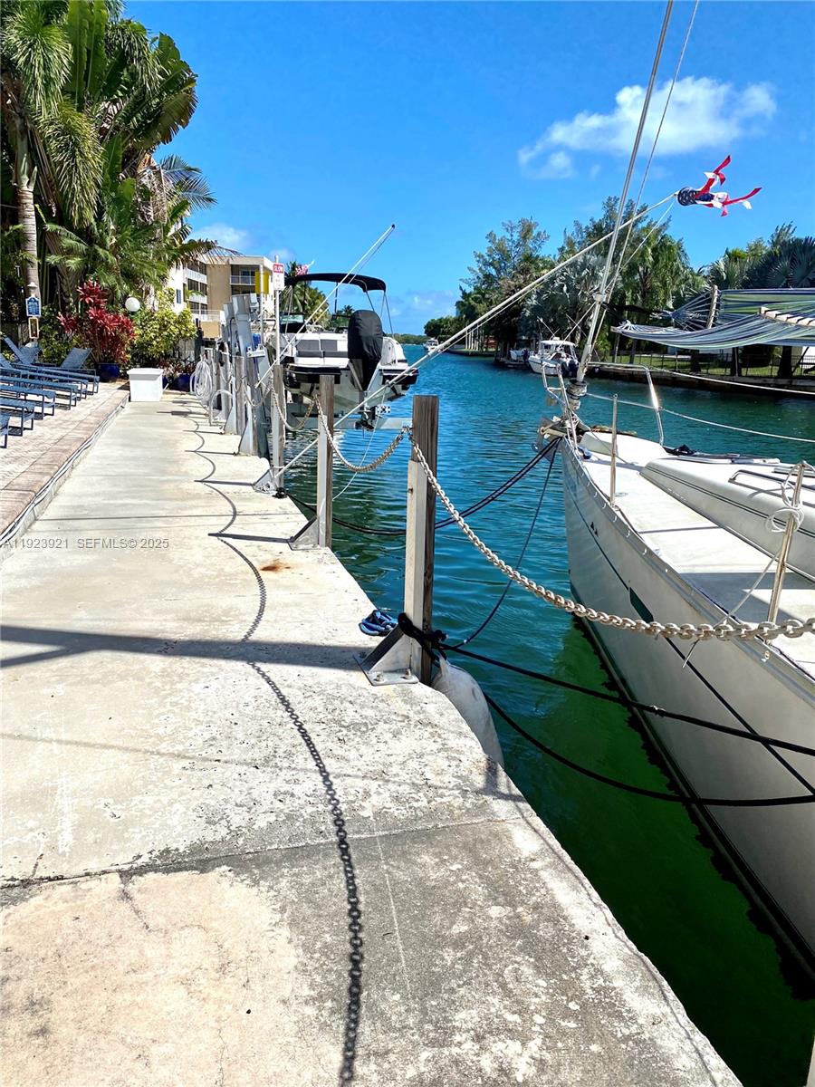 1650 NE 115th St # 405