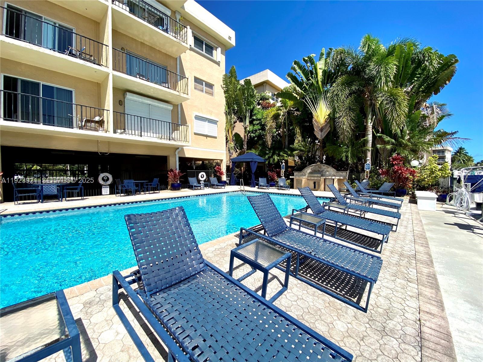 1650 NE 115th St # 405