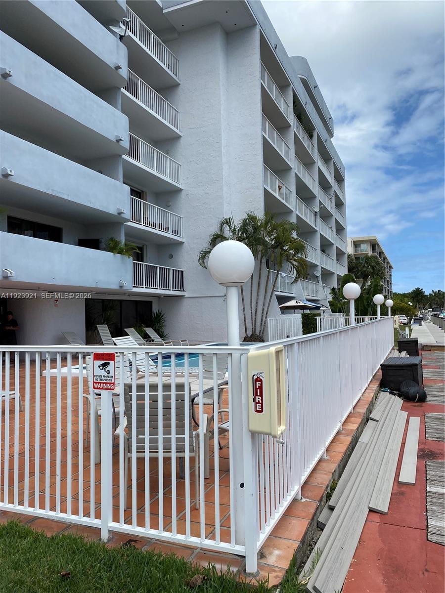 1650 NE 115th St # 405