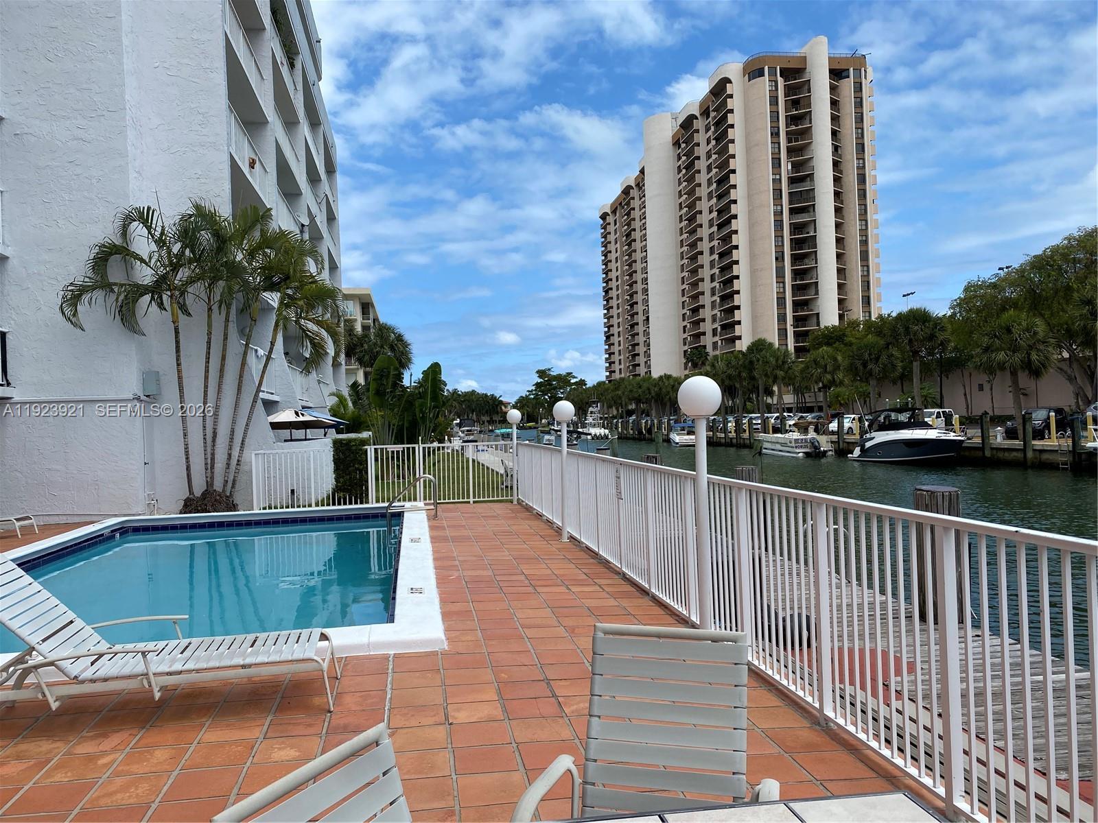 1650 NE 115th St # 405